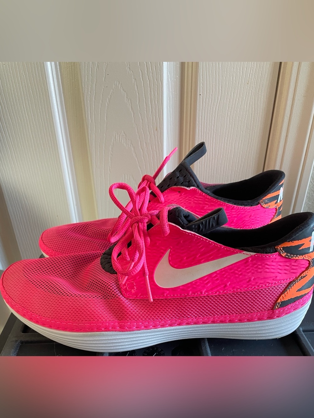 Nike Women’s Hot Pink Solarsoft Moccasin sneaker!